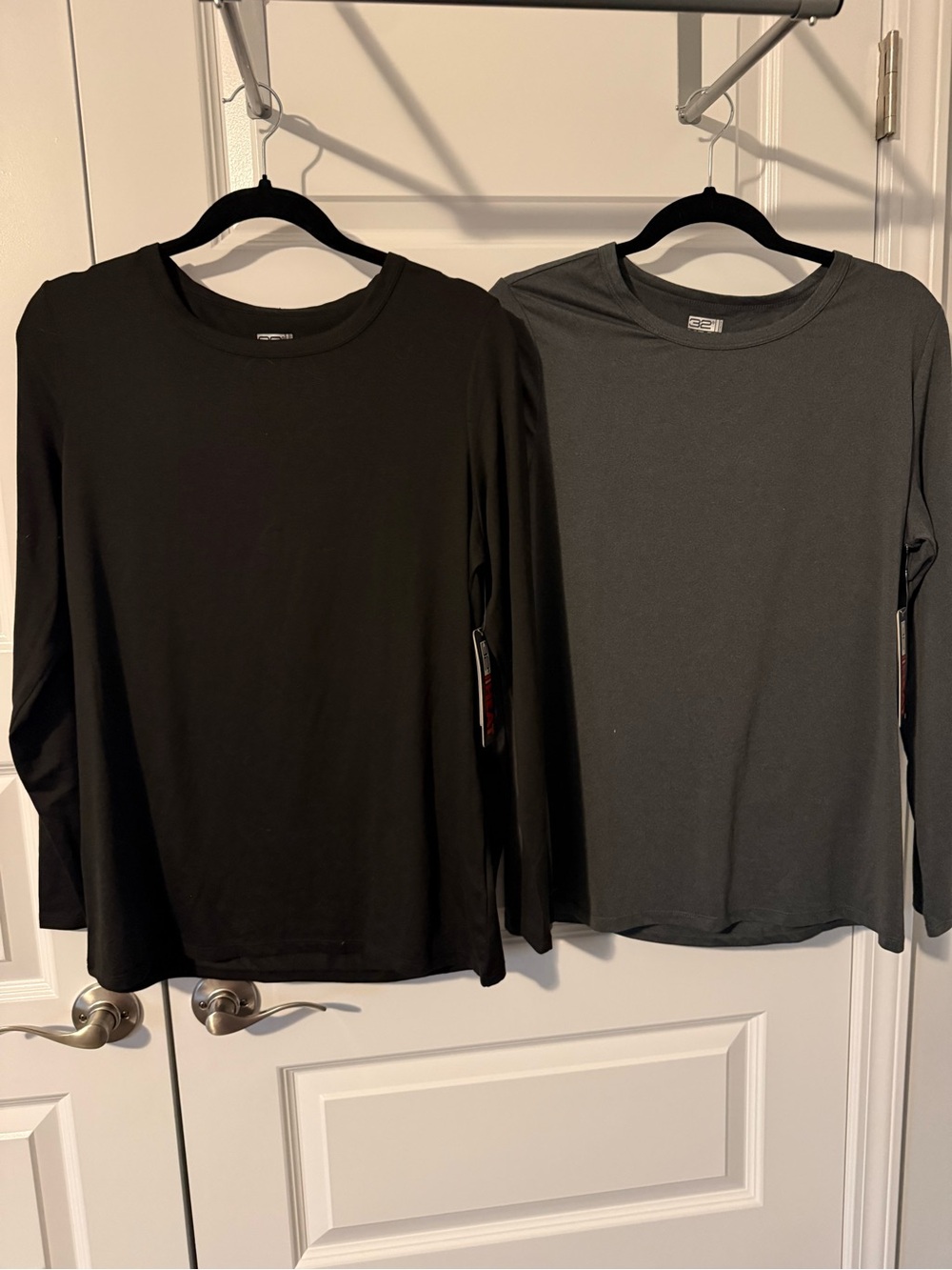 Duo - 32 Degrees Women’s Long-Sleeve Crew Neck Shirt - Black & Charcoal